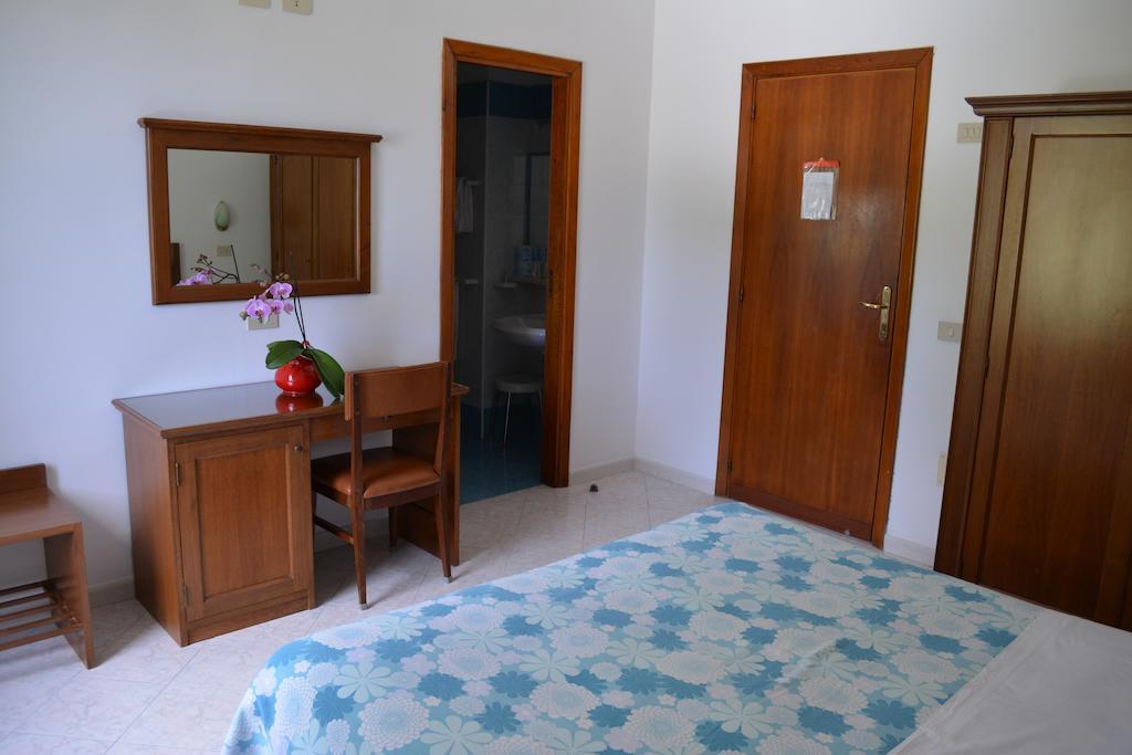 Hotel Maronti Barano dʼIschia Camera foto
